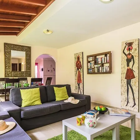 Talkayan By * La Oliva